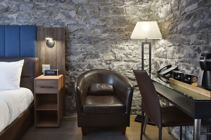 Room 14 of 42