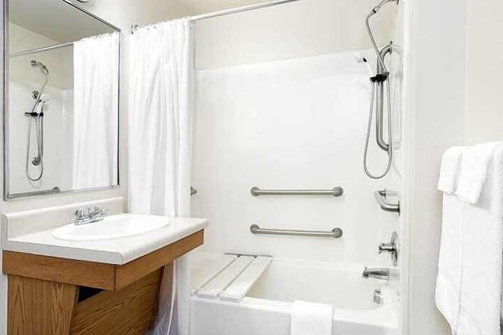 Room 15 of 28