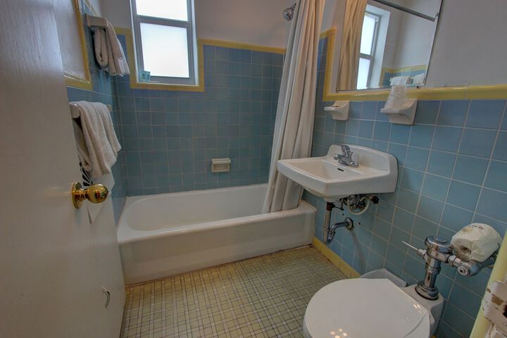 Room 15 of 34