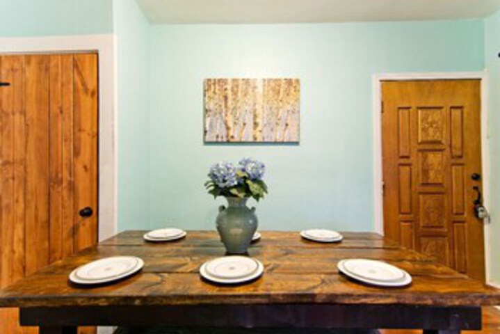 Amazing 5 Bedroom Downtown Ferndale House