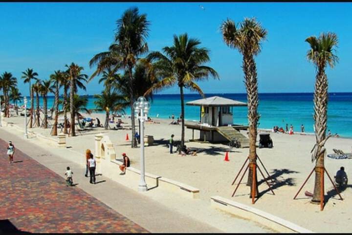 Hampton Inn by Hilton Hallandale Beach Aventura
