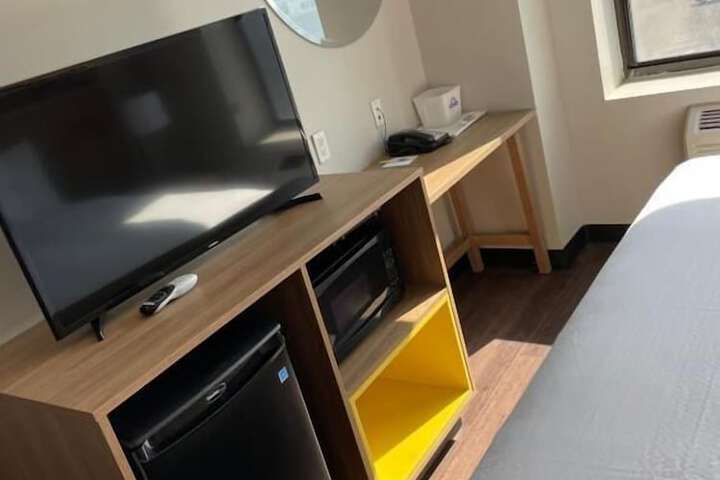 Room 7 of 12