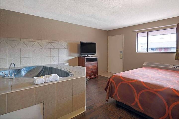 Super 8 by Wyndham Youngstown / Girard