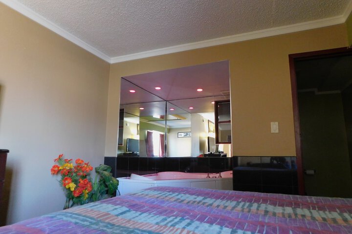 Room 12 of 33