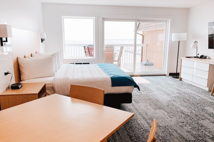 Room 15 of 102