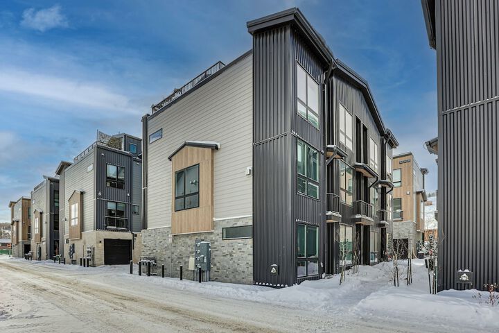 Silverthorne Townhome w / Hot Tub: Walk to Town!