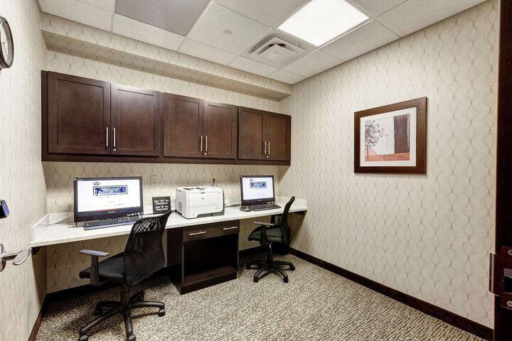 Business Center 44 of 46