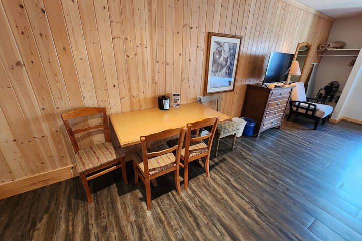 Aspen Village Inn