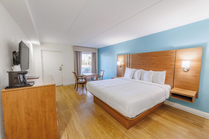 Dunes Inn & Suites