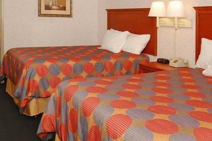 Super 8 by Wyndham Cave City