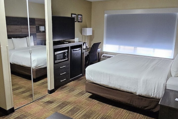 AmericInn by Wyndham Fort Atkinson
