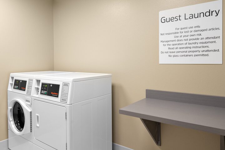 Holiday Inn Express & Suites Elkhorn - Lake Geneva Area by IHG