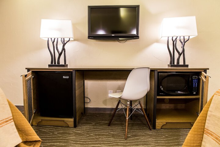 Fredericksburg Inn & Suites