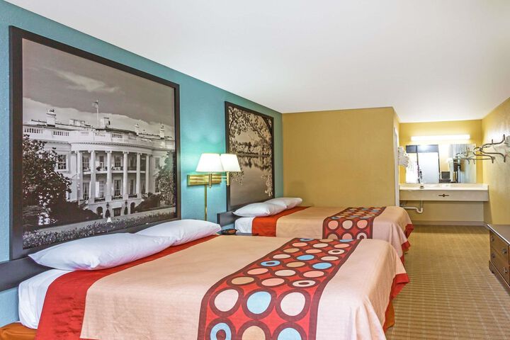 Room 10 of 21