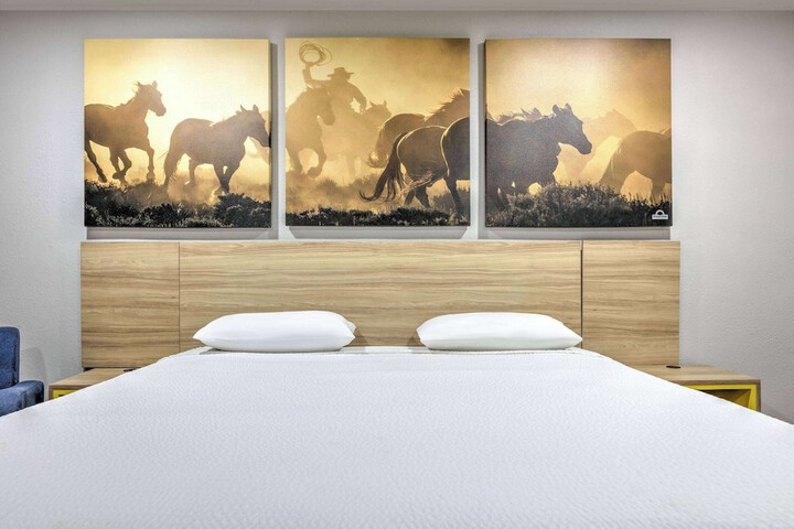 Room 10 of 25
