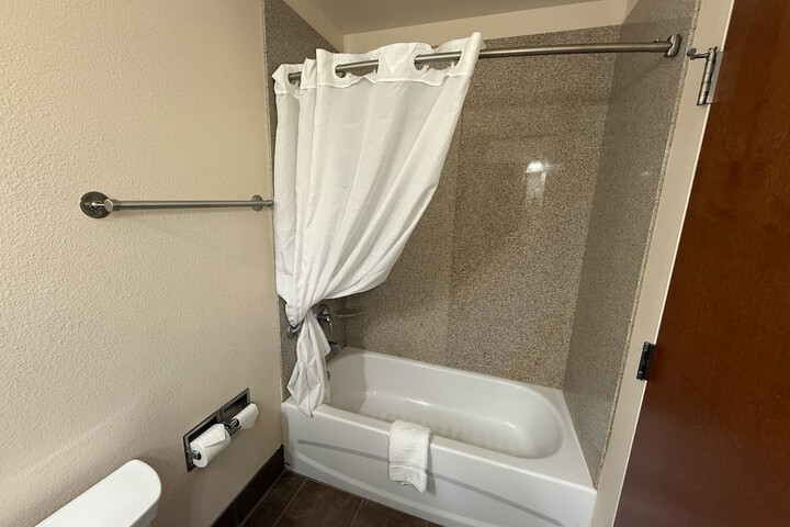 Richland Inn & Suites