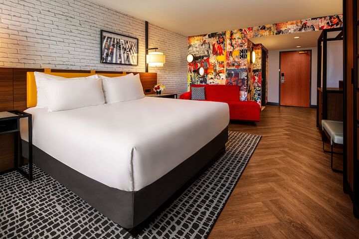 Room 28 of 64