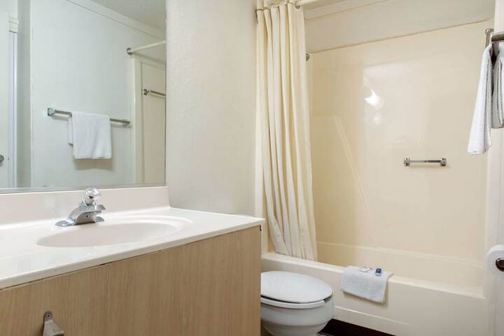 Room 10 of 36