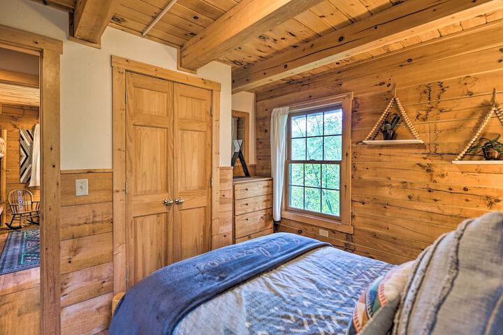 Cozy Retreat w / Porch & Double JJ Resort Access!