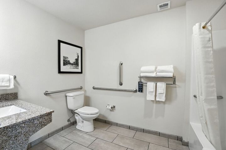 Cobblestone Hotel & Suites-Bellefontaine