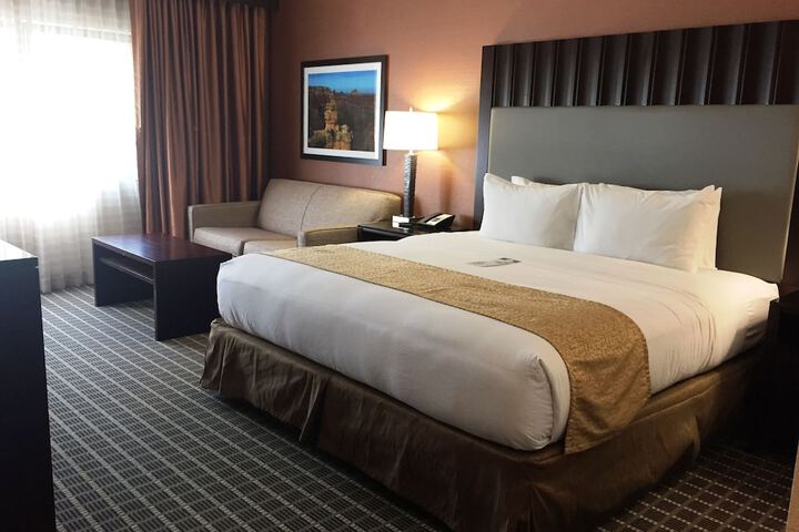 Room 32 of 90