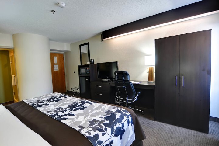 Room 15 of 50