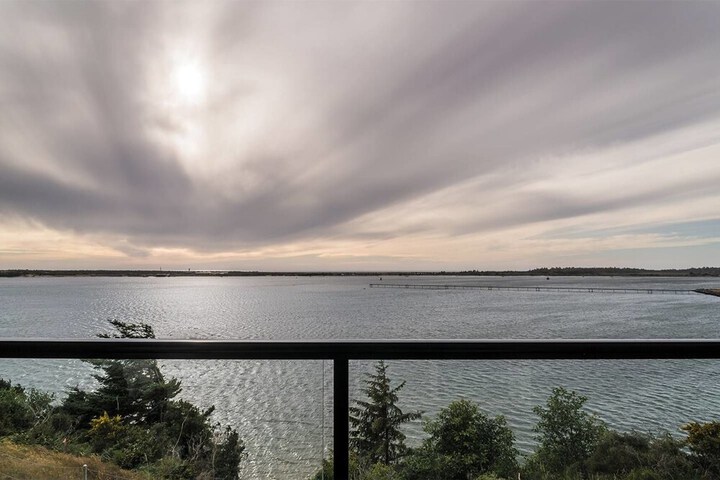 Seagate: Starboard coos Bay~premiere Property