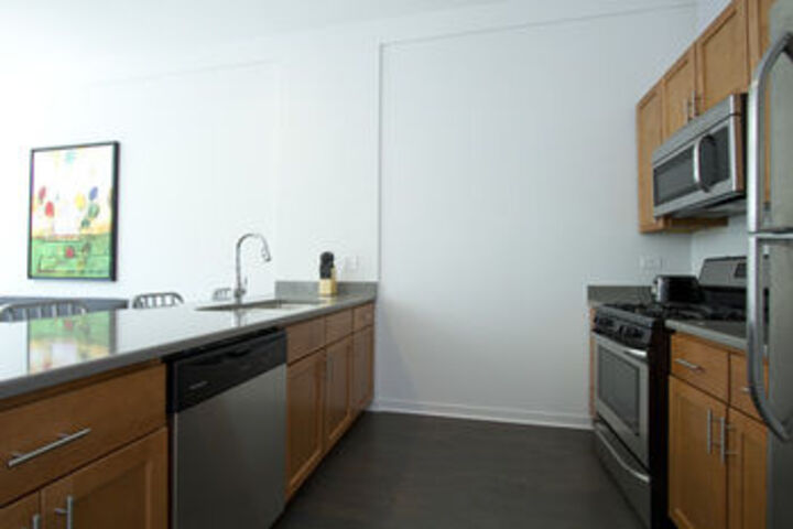 Contemporary 2Br in Lincoln Park by Sonder