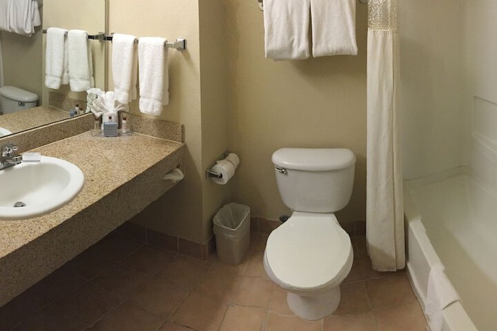 Room 25 of 42