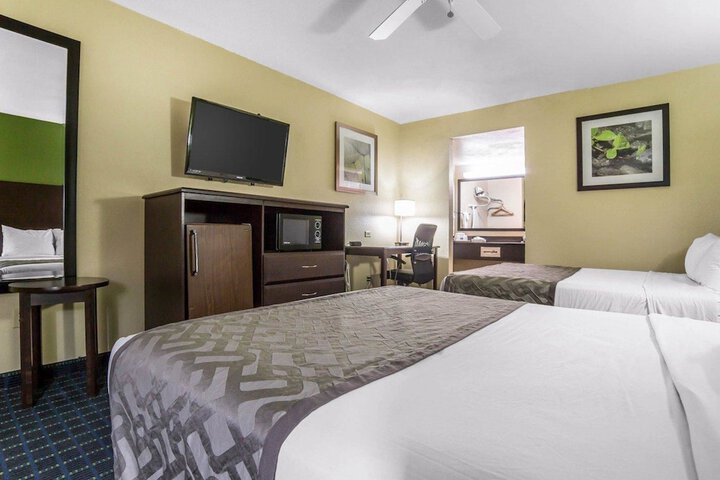 Room 13 of 23