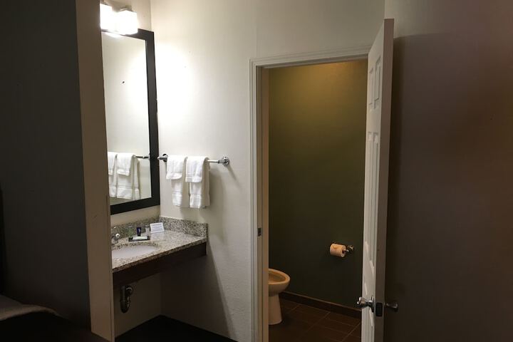 Room 28 of 38
