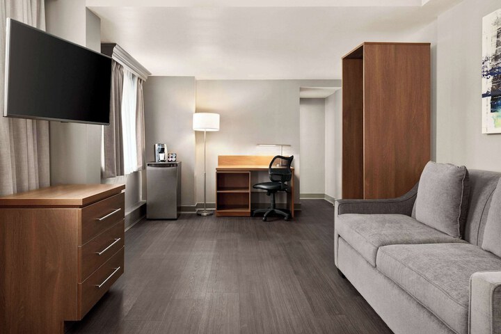 Room 19 of 25