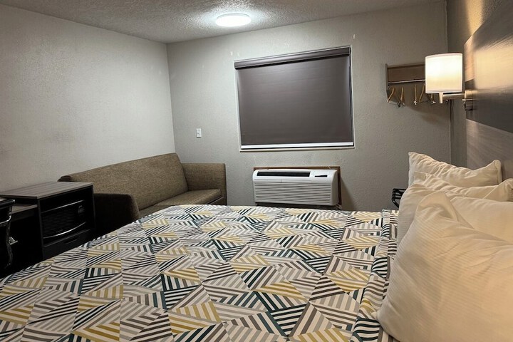 Room 29 of 34