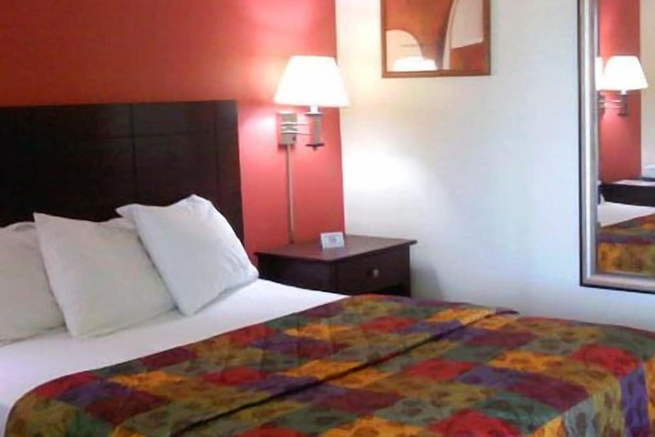 Room 10 of 25
