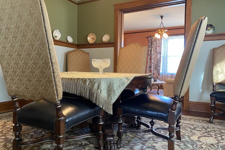 Vineyard Mansion & Carriage House Bed & Breakfast