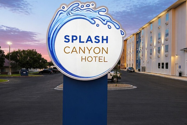 Splash Canyon Hotel