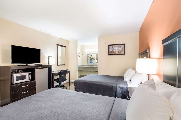Room 10 of 18
