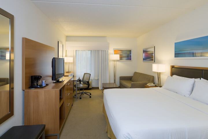 Room 53 of 90