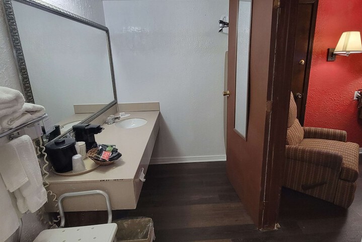 Room 108 of 137