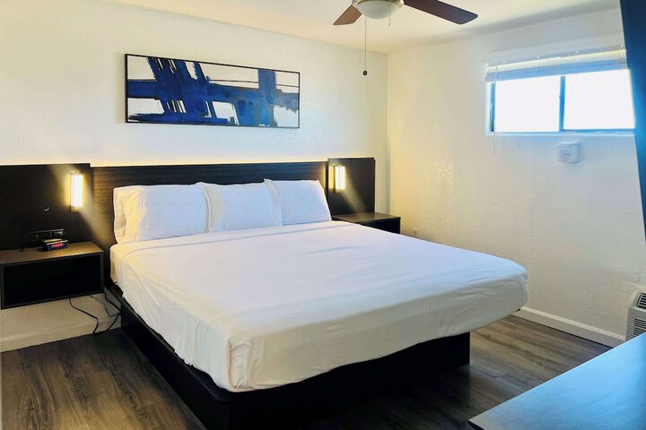 Room 8 of 30
