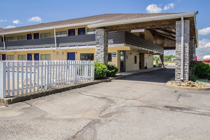 Motel 6 Ashland OH