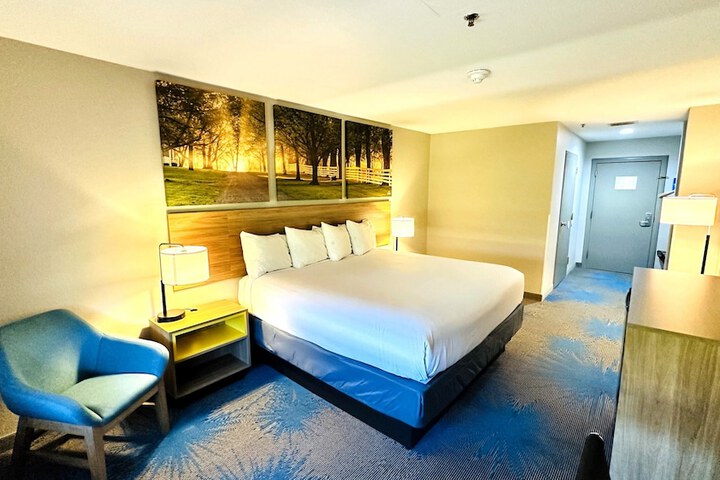 Room 12 of 34