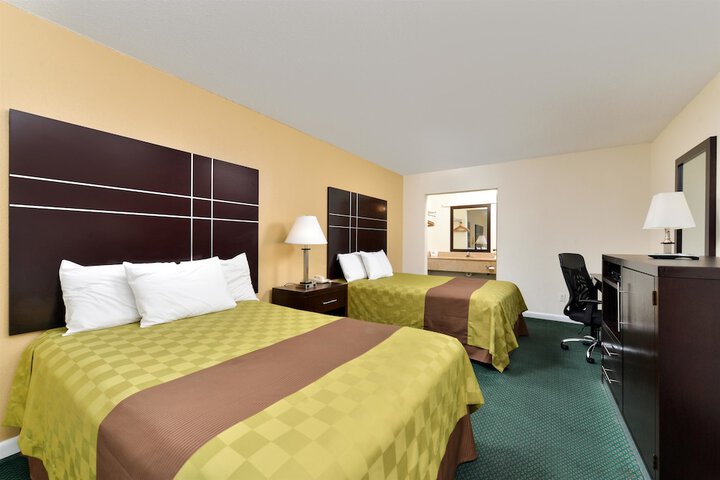 Room 5 of 8