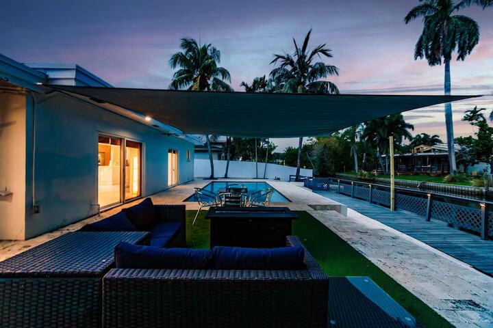 Stylish Aventura Home With Pool on Intercostal