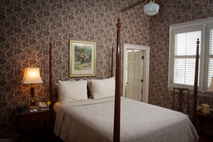 1842 Inn