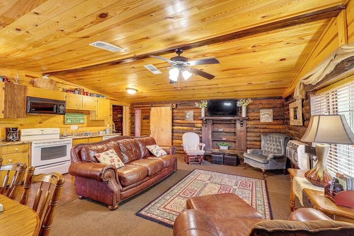 Arkansas Log Cabin Rental Near Lake Greeson!