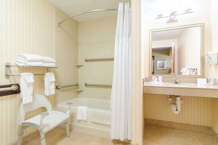Comfort Suites Salina South