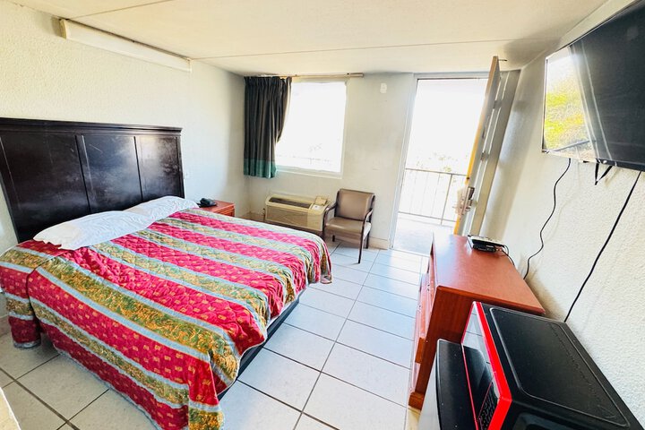 Room 3 of 8