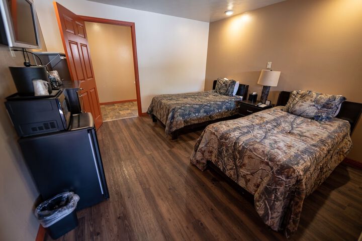 Room 6 of 10