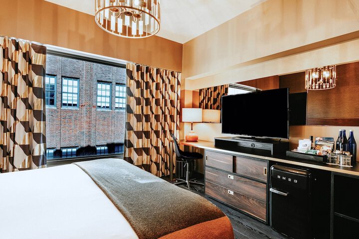 Room 12 of 82